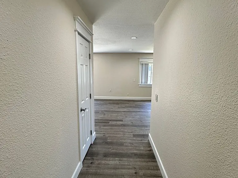 591 Fayette Cir — Photo 2