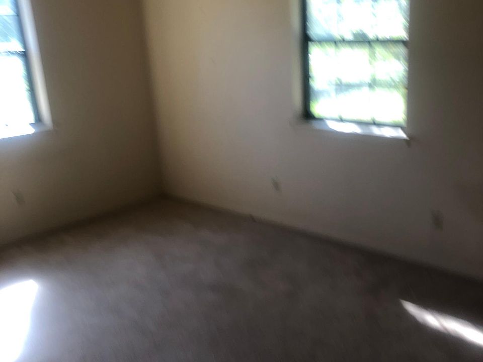 1st image of 920 S 29th St