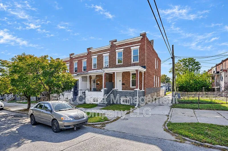 3 bed, 1.0 bath, 1069 sqft, $1,995 — Photo 3