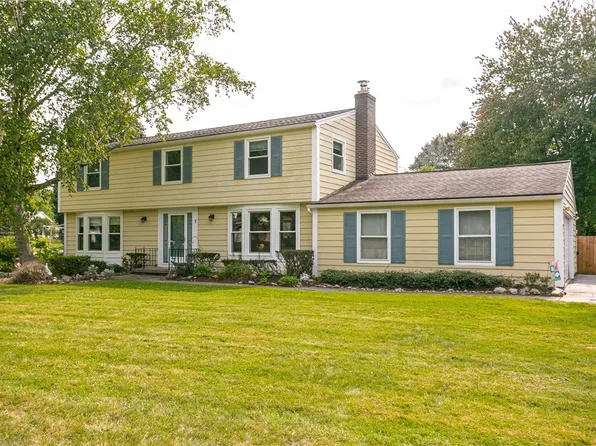 7 Terrain Dr, Rochester, NY 14618