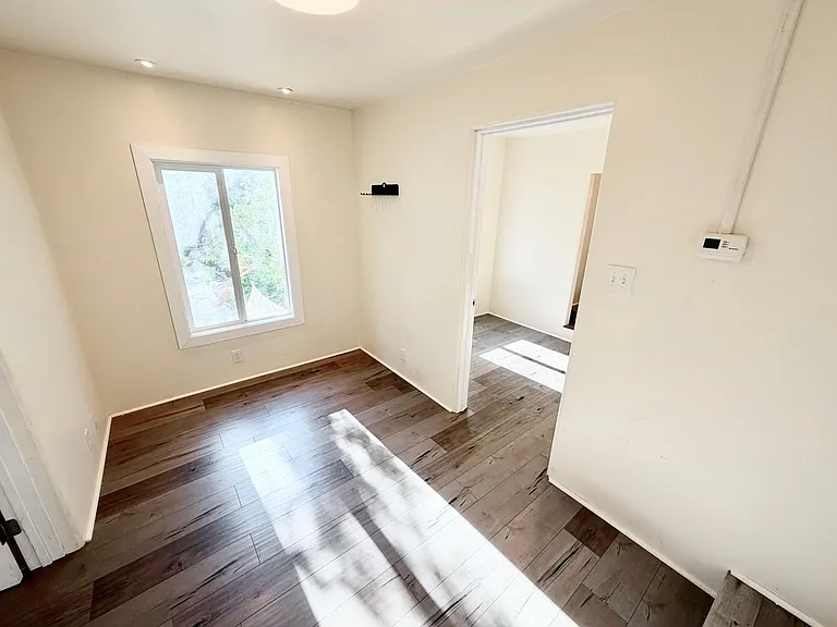 345 Crane Blvd — Photo 40