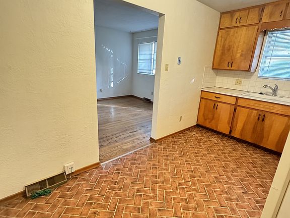4th image of 11228 Felton St
