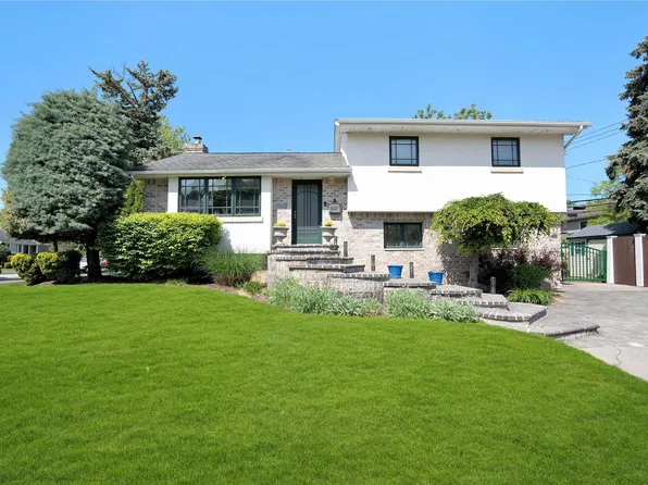 268 Southwood Circle, Syosset, NY 11791