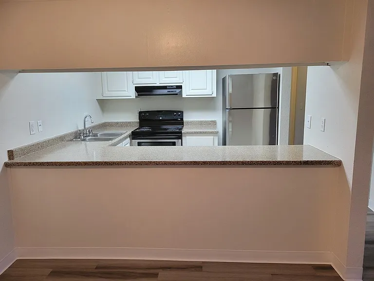 Mesa Verde Apartments — Photo 30