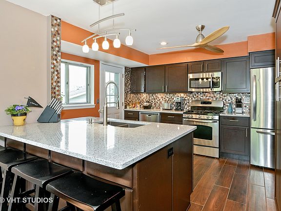 4th image of 2621 Diamond Ct