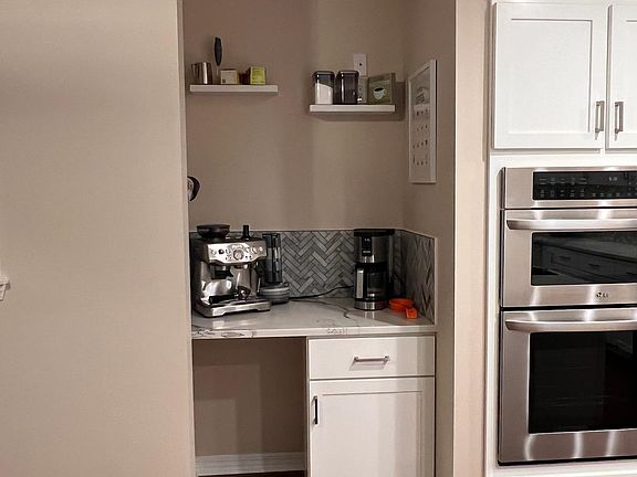 5th image of 1710 Oakview Cv