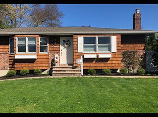 11 Sherbrooke Dr, Smithtown, NY 11787