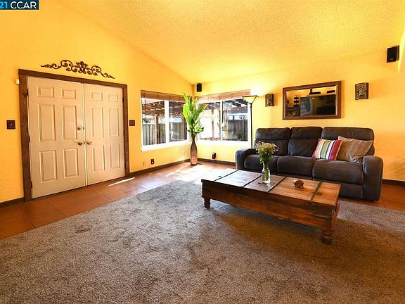 4th image of 21813 Meekland Ave