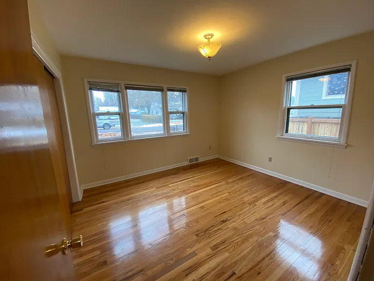 210 Kensington Ave — Photo 5