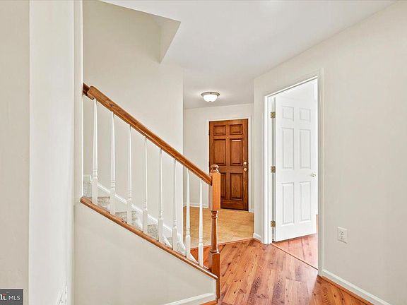 5th image of 18 Davis St
