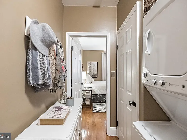 405 Bainbridge St #B — Photo 6