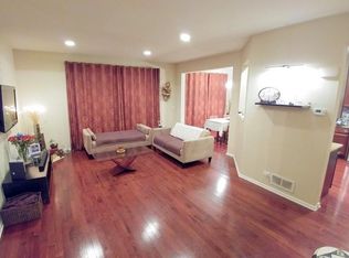 10S410 Carrington Cir, Burr Ridge, IL 60527