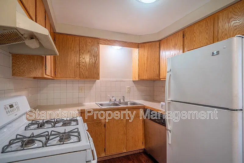 2 bed, 1.0 bath, $1,195 — Photo 2