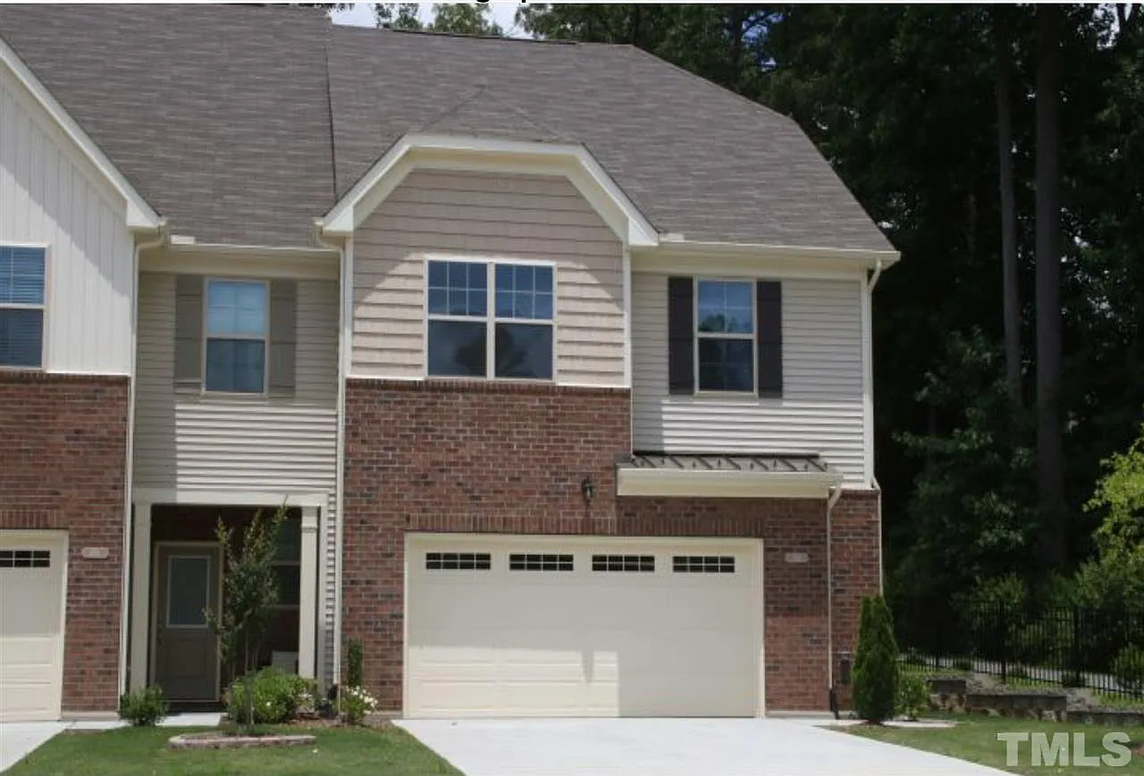 3 bed, 2.5 bath, 1925 sqft, $2,195 — Photo 1