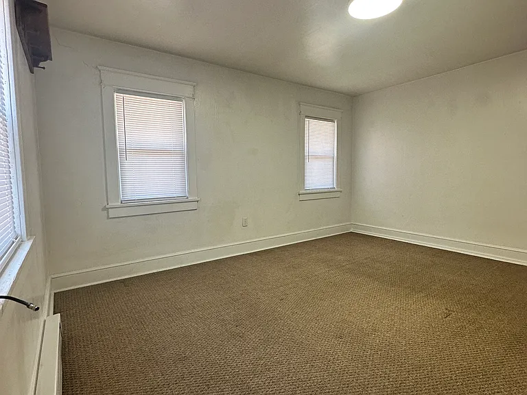 7 S Burhans Blvd — Photo 21