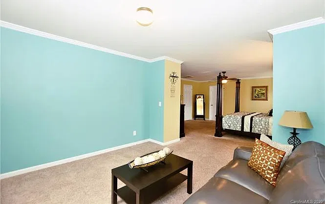 4 bed, 3120 sqft, $2,400 — Photo 2