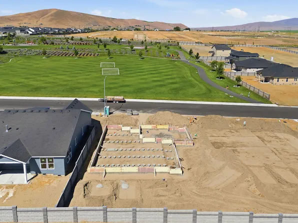 316 Snowgrass Ave, West Richland, WA 99353