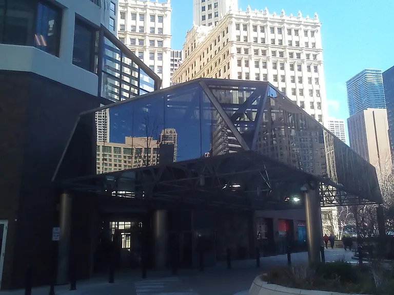 405 N Wabash Ave — Photo 25
