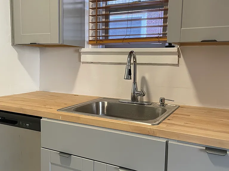 1760 N Pearl St #9 — Photo 10