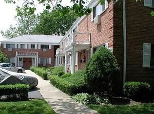 1324 Tinker Way #G, Glenview, IL 60025