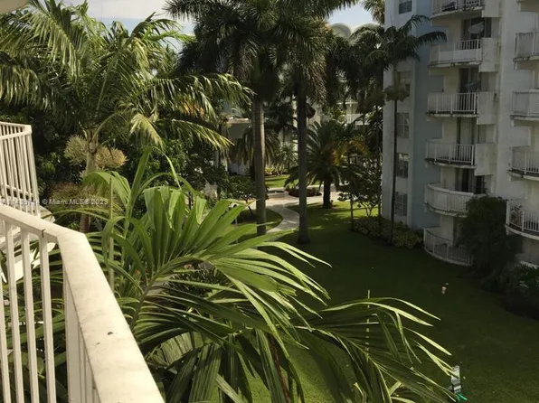 498 NW 165th Street Rd APT D401, Miami, FL 33169