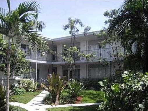 1st image of 946 Bay Dr #9