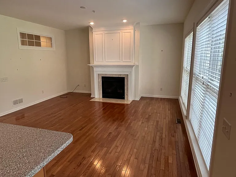 304 Arthur Ct #304 — Photo 26