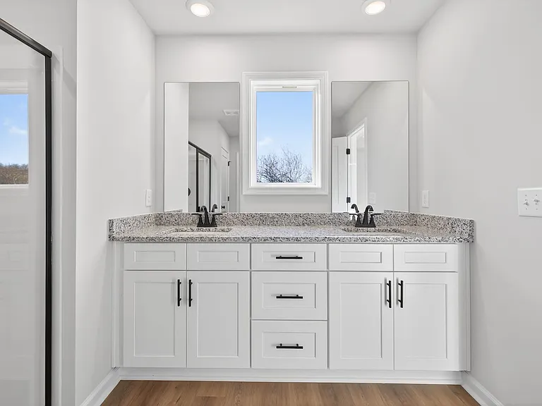 548 Madison St — Photo 28