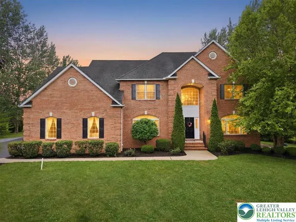 4559 Oakwood Ln, Nazareth, PA 18064