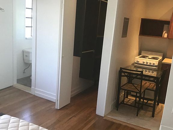 5th image of 1619 Jefferson Ave APT 14