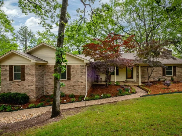 1805 Hillsborough Ln, Little Rock, AR 72212