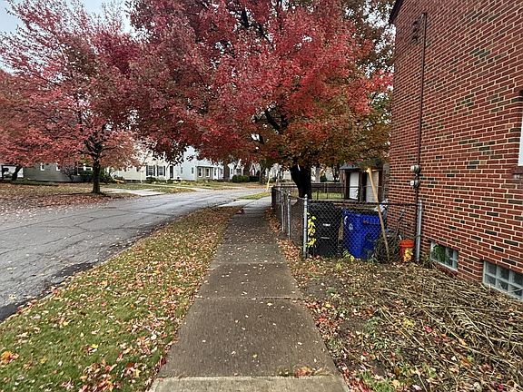 4th image of 3614 Warren Rd