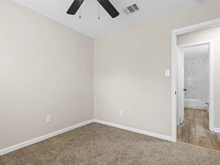 804 Avenue I — Photo 23