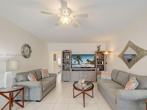 3rd image of 800 SW 11th Ave APT 9A
