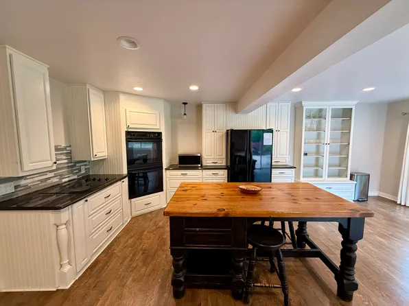 3360 Oklahoma Ct, Rochester, MI 48309