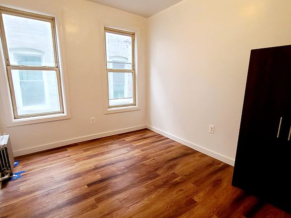 5th image of 1042 Ward Ave Floor 2