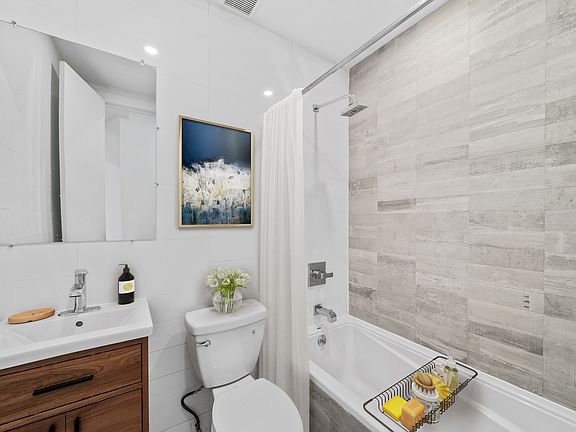 5th image of 594 Rogers Ave APT 1L