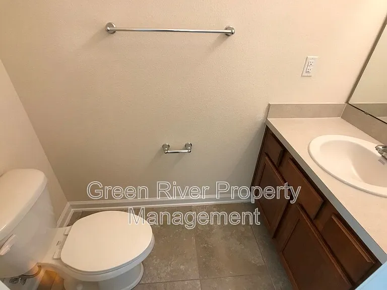 617 Servia Dr — Photo 8