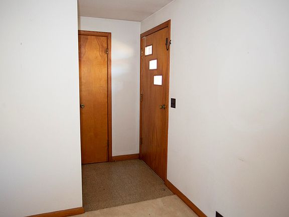 2nd image of 230 W Highway 32