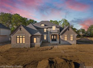 1055 E Avon Rd, Rochester, MI 48307