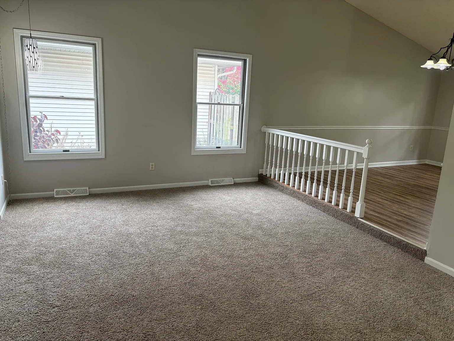 4 bed, 2.5 bath, 2884 sqft, $2,500 — Photo 2