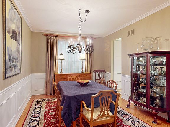 4th image of 2948 Adamson Dr