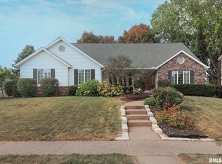 4906 Fox Ridge Rd, Bettendorf, IA 52722