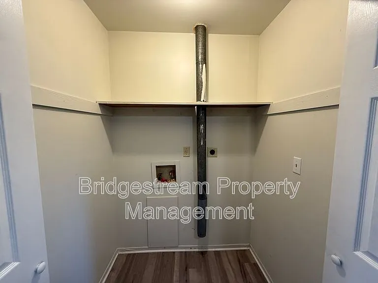 4525 Elliot Ave — Photo 8
