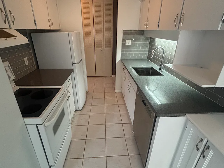 12121 Jasper Ave NW #1401 — Photo 7