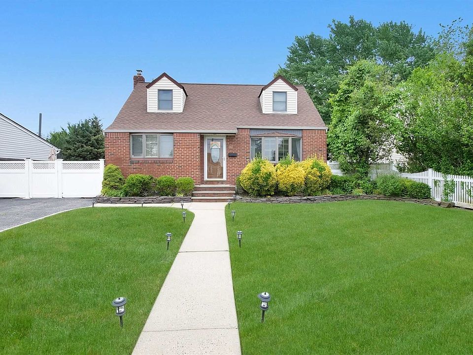 1st image of 867 Oakfield Ave