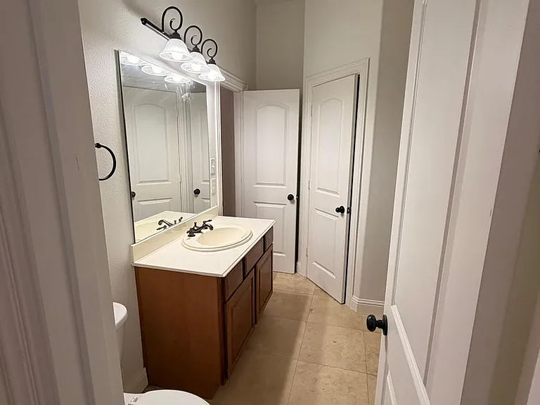 2320 Stutz Dr — Photo 13