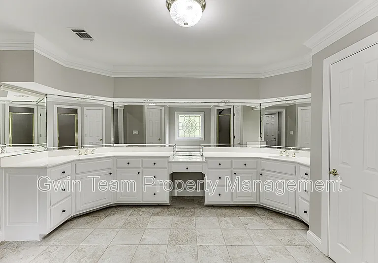 9345 Riverclub Pkwy — Photo 44