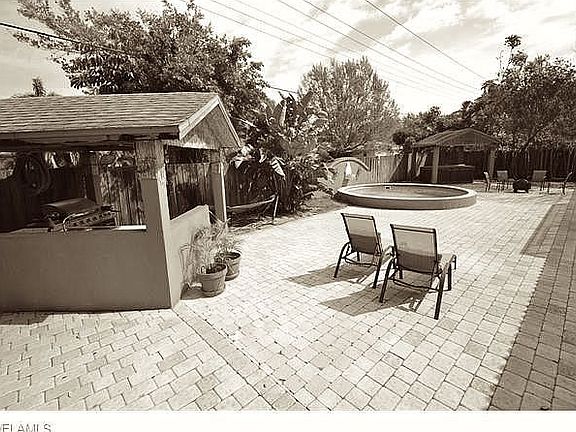 4th image of 1439 Covington Cir W