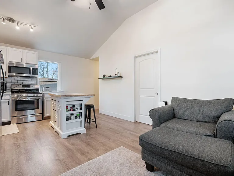 32 S Fremont St NE #32 — Photo 7